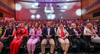 CHP Genel Başkanı Özgür Özel, 15. Olağan Kadın Kolları Kurultayı'na katıldı
