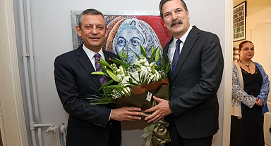 Özgür Özel, Erkan Baş'ı ziyaret etti