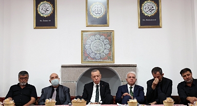 Cumhurbaşkanı Erdoğan, Muharrem orucunu cemevinde açtı