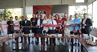 Gaziantep FK’da 10 yeni transfer için imza töreni düzenlendi