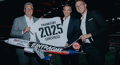 SunExpress, Almanya'nın şampiyon ekibi Eintracht Frankfurt’u taşımaya devam edecek