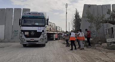 155 yardım kamyonu Filistin Kızılayı'na teslim edildi