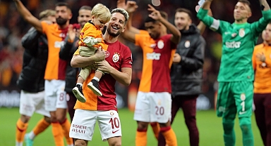 Alanyaspor'a 4 gol attı liderliğe yükseldi