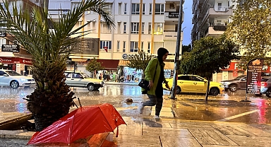 Antalya'da sağanak etkili oluyor