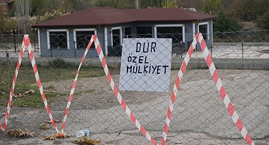Arazisinden geçen yolu mahkeme kararıyla ulaşıma kapattı