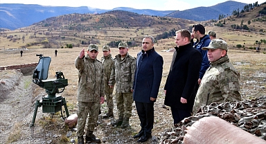 Ardahan Valisi Çiçek'ten askerlere moral ziyareti