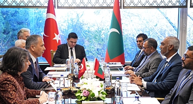 Bakan Yerlikaya, Maldivler Cumhurbaşkanı Muizzu ile bir araya geldi
