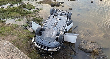 Diyarbakır’da dere yatağına devrilen otomobilin sürücüsü yaralandı