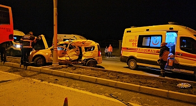 Erzincan'da kamyon ve otomobil çarpıştı: 2 kişi öldü, 4 kişi yaralandı