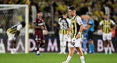 Fenerbahçe Trabzonspor'a yenilerek liderliğini kaybetti