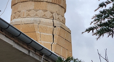Fırtınada ağır hasar alan cami, ibadete kapatıldı