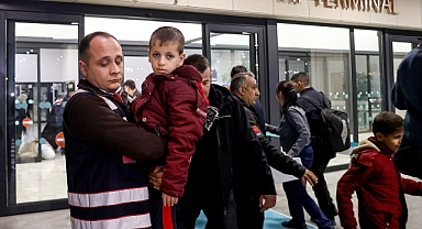 Gazze'den tahliye edilen Türkiye ve KKTC vatandaşları İstanbul'a ayak bastı