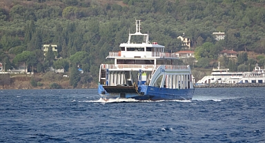 Gökçeada ve Bozcaada feribot seferlerine 'fırtına' engeli