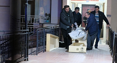 Haber alınamayan kadın evinde dünyaya getirdiği bebeğiyle ölü bulundu