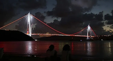 İstanbul Boğazı'nda gemi trafiği askıya alındı