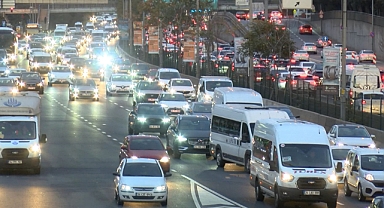 İstanbul'da ara tatil bitti: Trafik yine kilitlendi