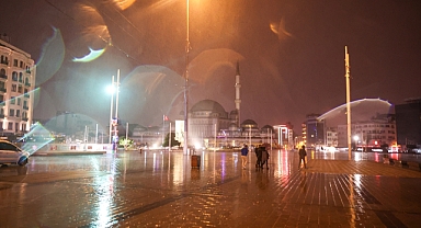 İstanbul'da lodos ve sağanak etkili oluyor