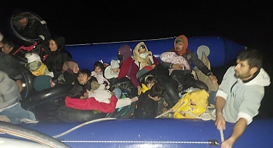 İzmir açıklarında geri itilen 58 düzensiz göçmen kurtarıldı