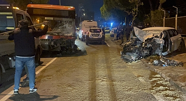 İzmir'de belediye otobüsü ile otomobilin çarpışması sonucu 1 kişi öldü, 2 kişi yaralandı