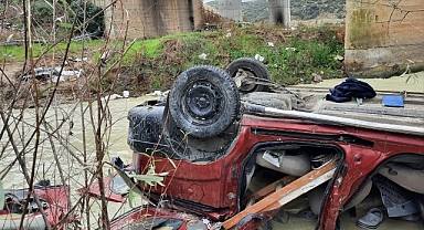 Manisa’da köprüden düşen hafif ticari araçtaki 3 kişi yaşamını yitirdi