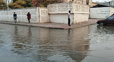 Mardin'de sağanak; cadde ve sokaklar suyla doldu