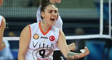 Milli voleybolcu kızıyla birlikte kaza yaptı