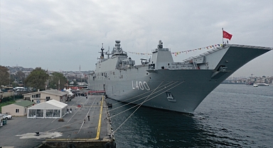 Sarayburnu'na demirleyen TCG Anadolu gemisine ziyaretler sürüyor