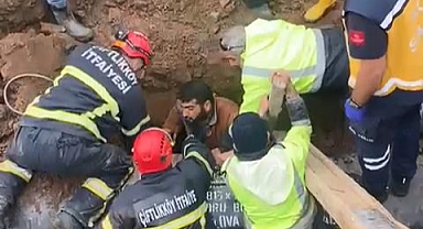 Su hattı yenileme çalışması sırasında, bir işçi göçük altında kaldı