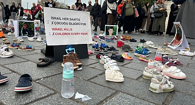 Üsküdar'da çocuk katliamına dikkat çekmek için 500 çocuk ayakkabısı bırakıldı