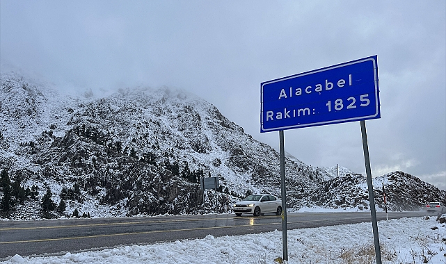 1825 metre rakımlı Alacabel'e mevsimin ilk karı yağdı