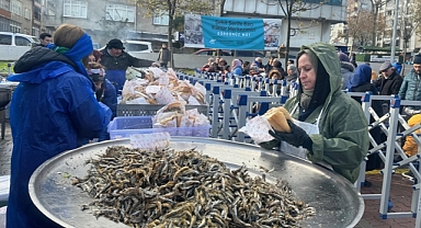 6. Rize Hamsi Festivali'nden renkli kapanış: 3 ton hamsi dağıtıldı!