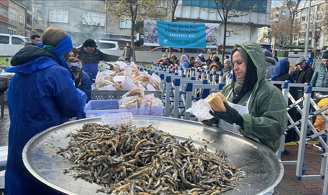6. Rize Hamsi Festivali'nden renkli kapanış: 3 ton hamsi dağıtıldı!