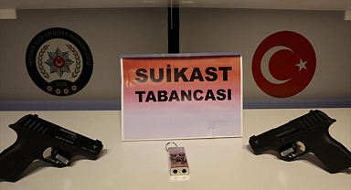 Adana'da anahtarlık şeklinde suikast tabancası ele geçirildi