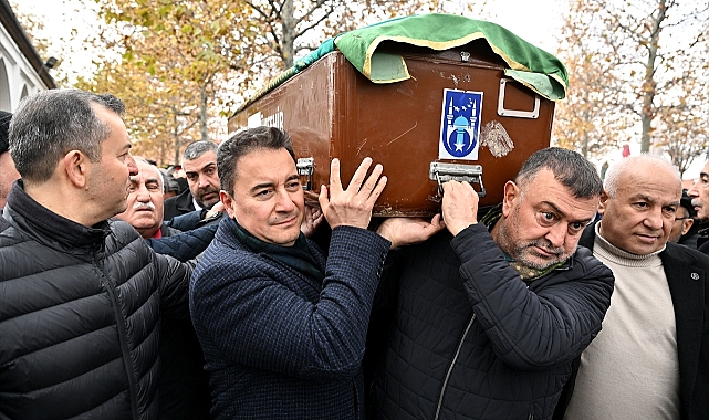 DEVA Partisi lideri Ali Babacan annesini son yolculuğuna uğurladı