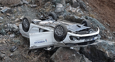 Artvin'de meydana gelen heyelanda uçuruma yuvarlanan otomobilin sürücüsü yaralandı
