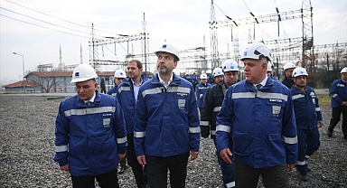 Bakan Bayraktar sahaya indi: 81 ilde 21 bin çalışanın sahada olduğunu bildirdi