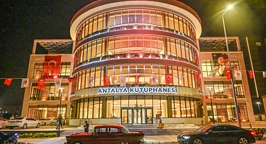 Bakan Ersoy, Akdeniz Bölgesi'nin en büyük kütüphanesini hizmete açtı
