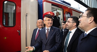 Bakan Uraloğlu, yeni sezonda ilk seferine çıkan Turistik Doğu Ekspresi'ni uğurladı