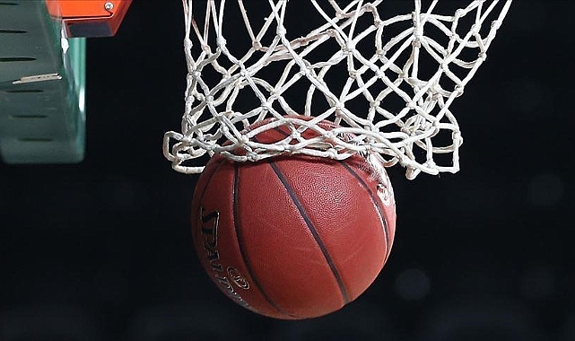Basketbolda Anadolu Efes ile Fenerbahçe Beko yarın kozlarını paylaşacak