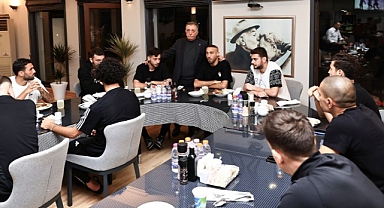 Beşiktaş Başkanı Ahmet ur Çebi, futbol takımıyla vedalaştı