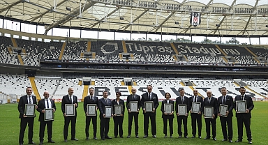 Beşiktaş Kulübü'nün yeni yönetimi mazbatalarını aldı