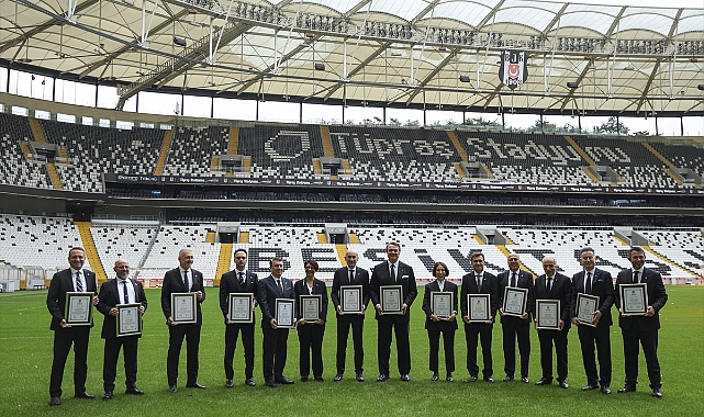 Beşiktaş Kulübü'nün yeni yönetimi mazbatalarını aldı