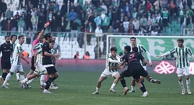Bursaspor-Diyarbekirspor maçında futbolcular birbirine girdi: 6 kırmızı kart, 1 gözaltı