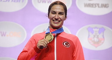 Buse Tosun Çavuşoğlu'na anlamlı ödül: 2023'ün en iyi çıkış yapan kadın güreşçisi oldu