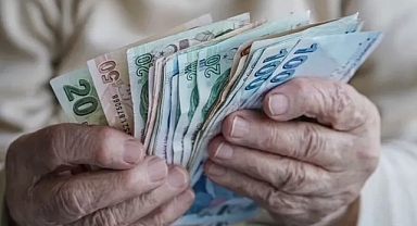 Çalışan emeklilere 5 bin lira düzenlemesi yılbaşından önce yasalaşacak