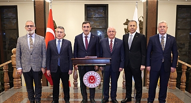 Cevdet Yılmaz ile beraberindekilerden Bakan Güler'e taziye ziyareti