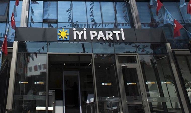 CHP'yi reddetmişlerdi: İYİ Parti'de istifa depremi!