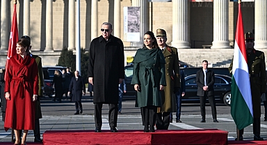 Cumhurbaşkanı Erdoğan Macaristan'da resmi törenle karşılandı