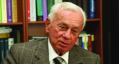 Devlet sanatçısı Prof. Dr. Nevzat Atlığ 98 yaşında hayatını kaybetti
