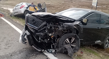 Edirne'de 2 otomobil çarpıştı: 2 ölü
